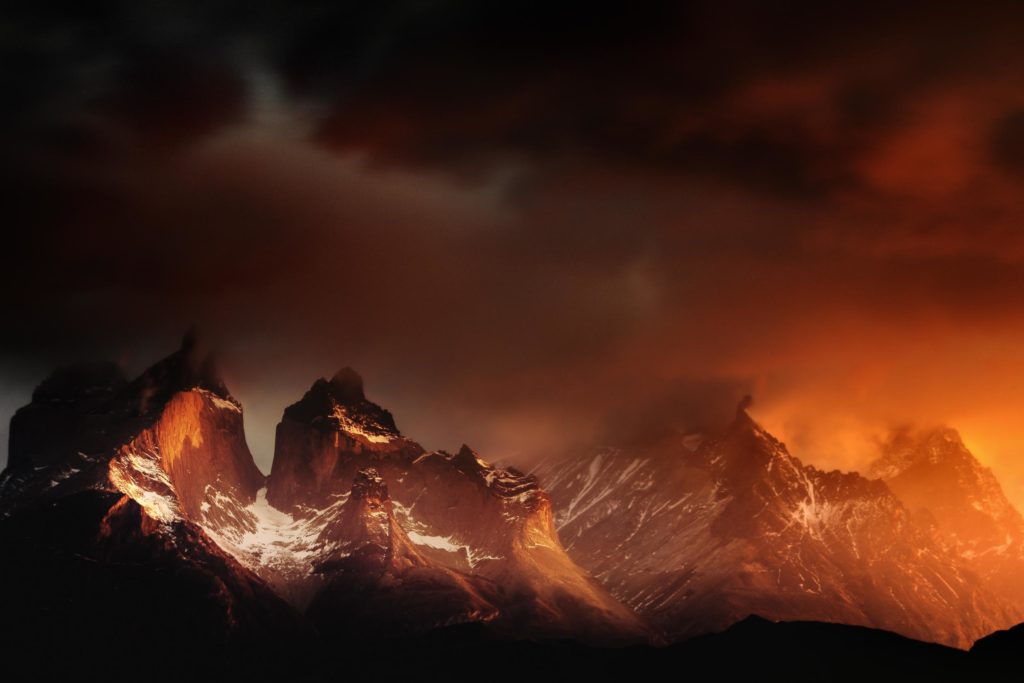 Lever de soleil Cuernos del Paine Chili Patagonie &ndash; photo Alexandre Deschaumes